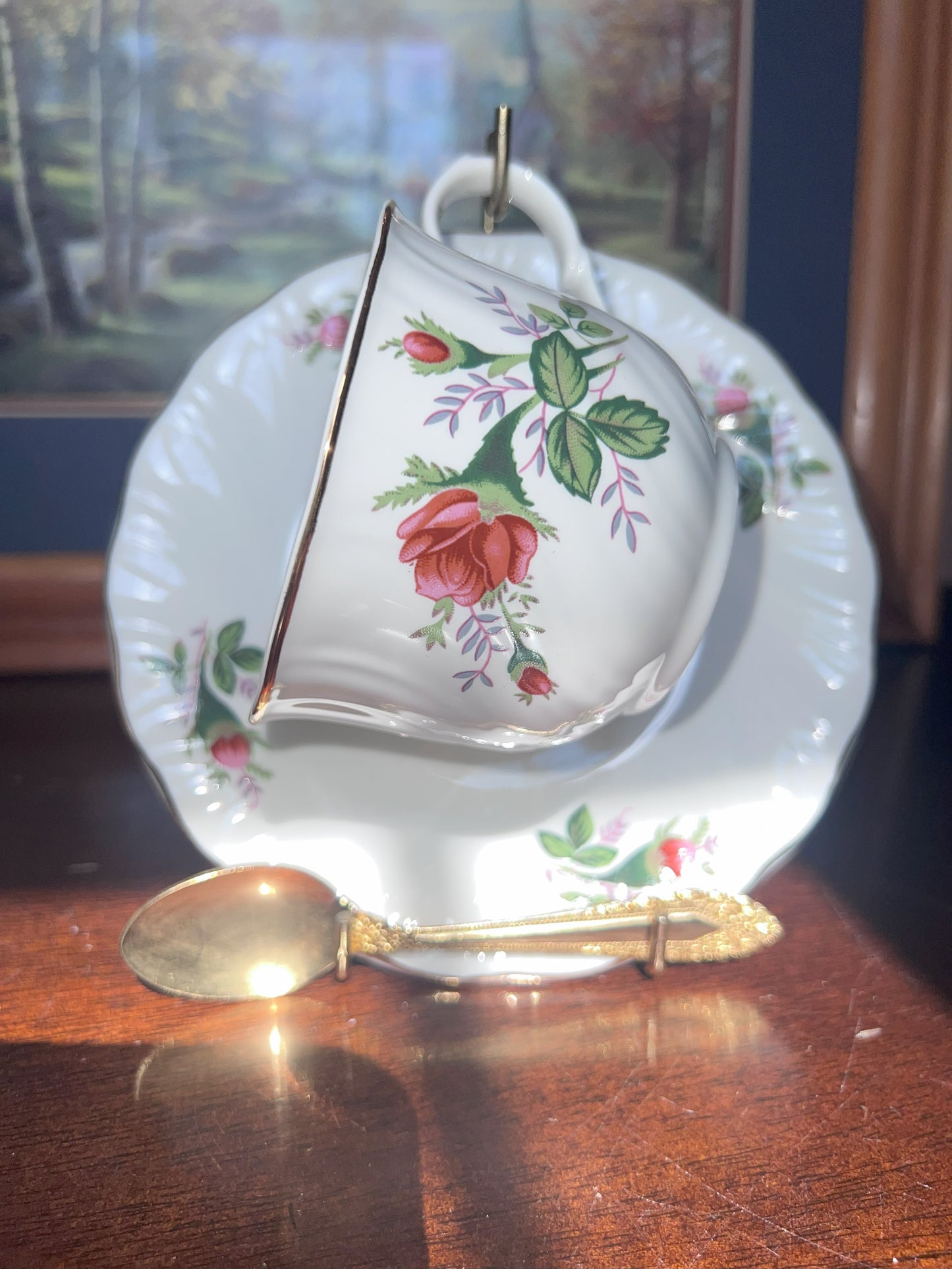 Lynns Fine China Victorian Rose Display